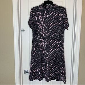 TORRID DARK GREY & PINK ZEBRA HACCI MOCK NECK TRAPEZE DRESS Size 1